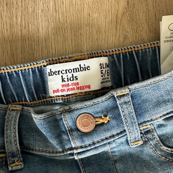 Girls jeans 5/6 - Picture 2 of 2